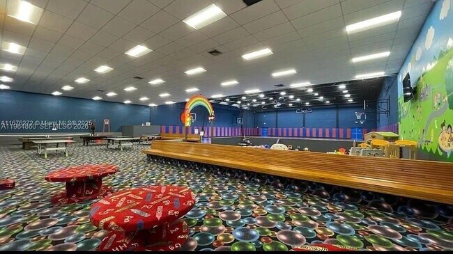 Building Photo - 240 Lakeview Dr