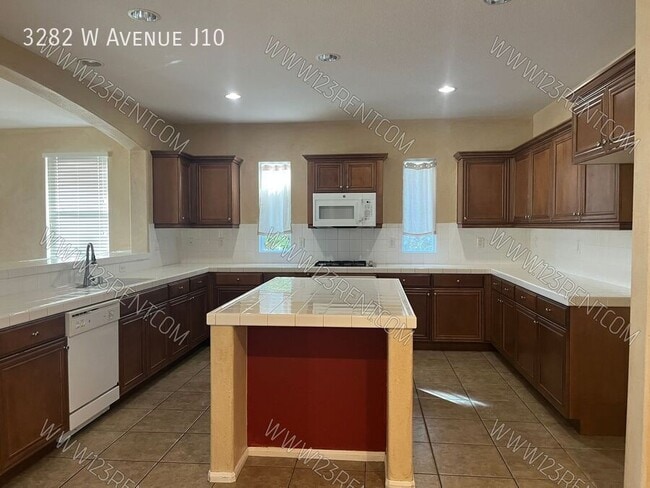 Building Photo - 3282 W Ave J 10