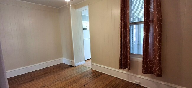 Building Photo - Short Term 2 Bed 1 bathroom Rowhome in Col...