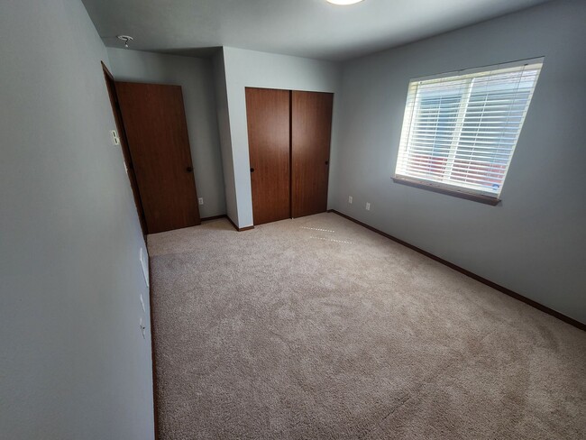 Building Photo - Beautiful 3-Bedroom Home in Spanaway – App...