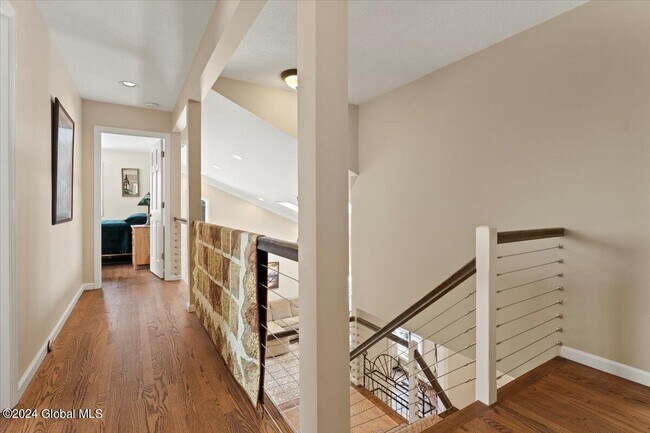 Building Photo - 7 Hill Rd