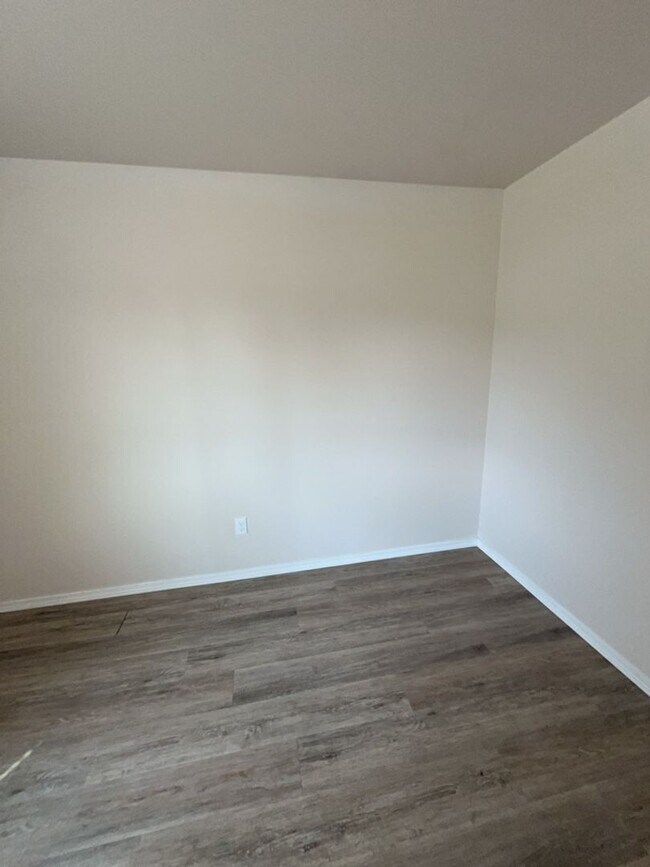 Building Photo - 2319 Wilson Ave