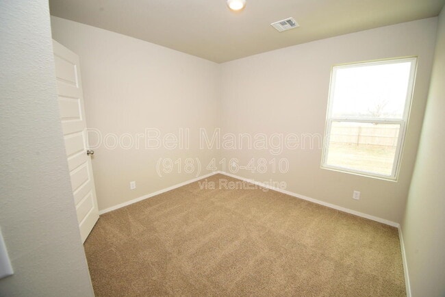 Building Photo - 3004 S 12th St