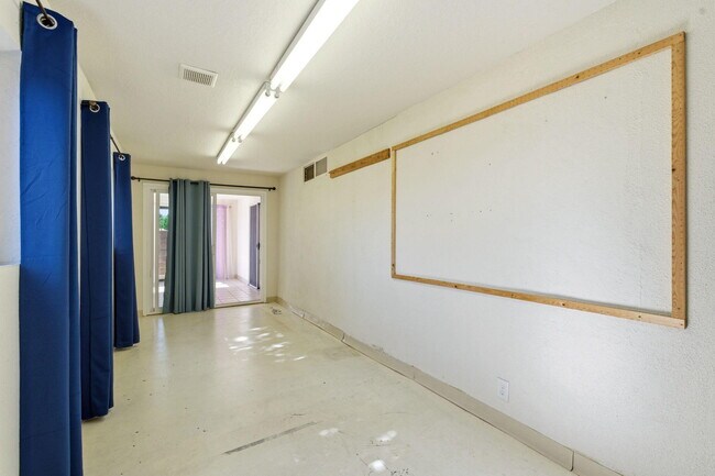 Building Photo - 8319 Santa Clarita St NE