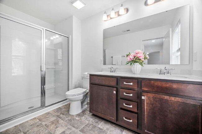 Building Photo - Spacious 4-Bedroom Rental in Desirable Arl...