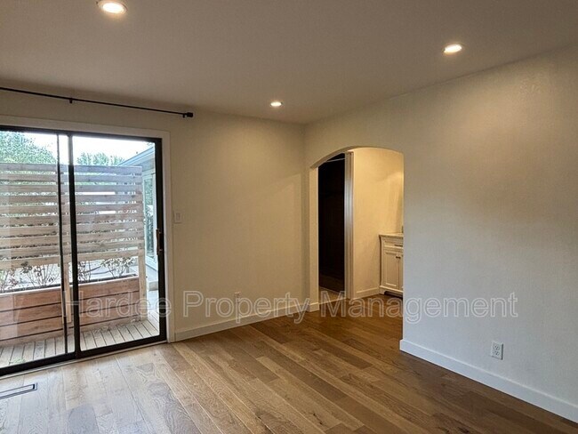 Building Photo - 3511 N Barberry Dr