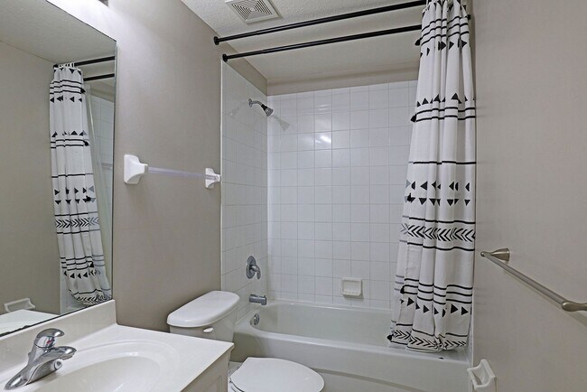 Building Photo - Villages of Stoneybrook 12000-1403