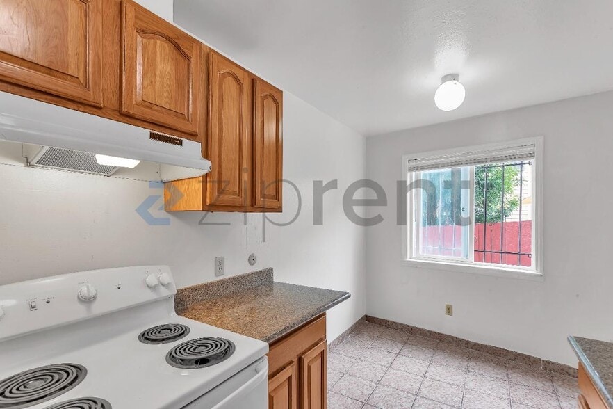Building Photo - Unit 2