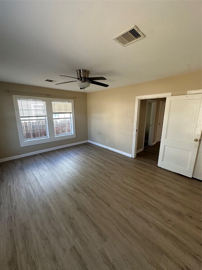Building Photo - 6908 Moss Rose St