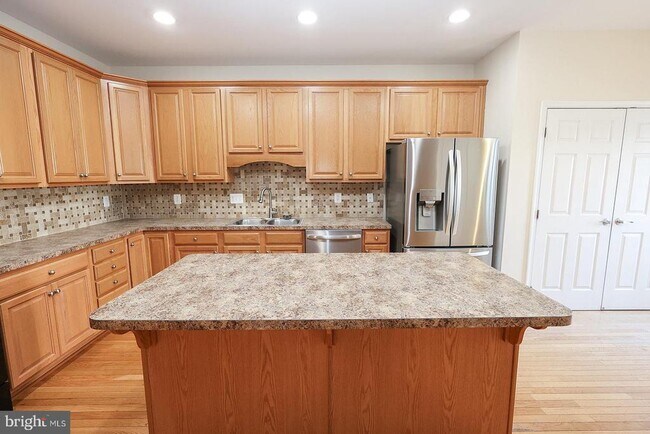 Building Photo - 23305 Hyacinth Ln