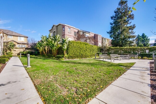 Building Photo - Amazing 3 Bed, 3 Bath Home in Sunnyvale near Seven Seas Park