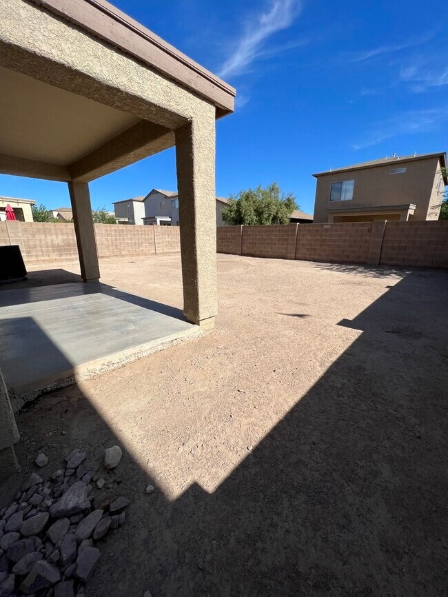 Building Photo - HOUSE FOR RENT