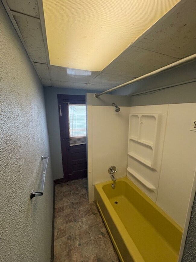 Building Photo - 103 S 13th St