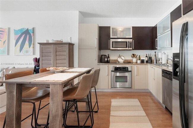 Building Photo - 500 NE 29th St