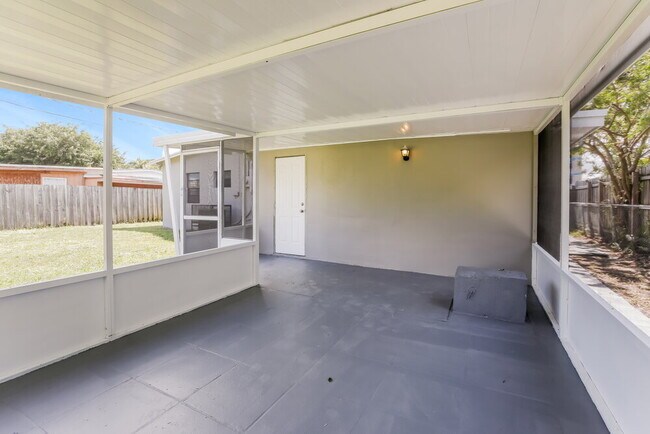 Building Photo - 3781 SW 41st St