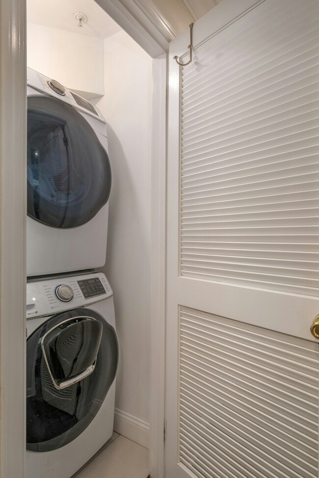 Building Photo - 141 Riveredge Dr