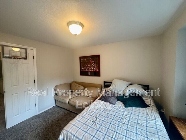 Building Photo - 15433 Country Club Dr
