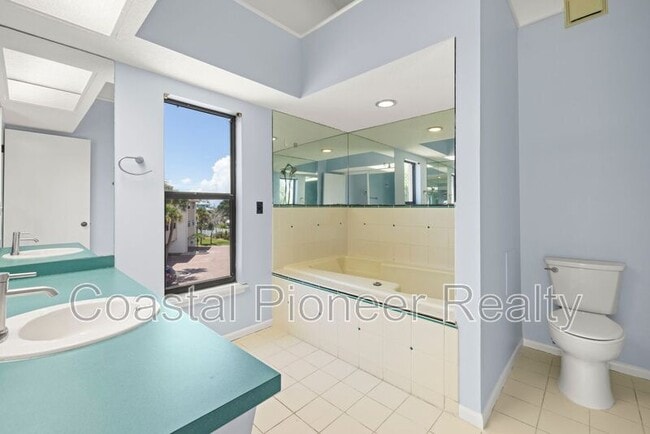 Building Photo - 12356 Capri Cir N