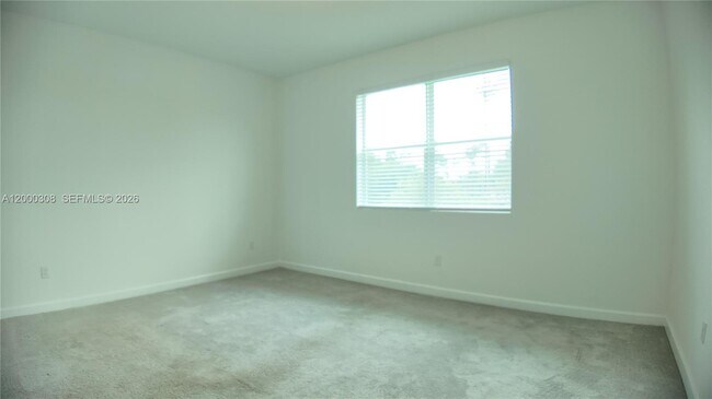 Building Photo - 4612 Hollister Ave