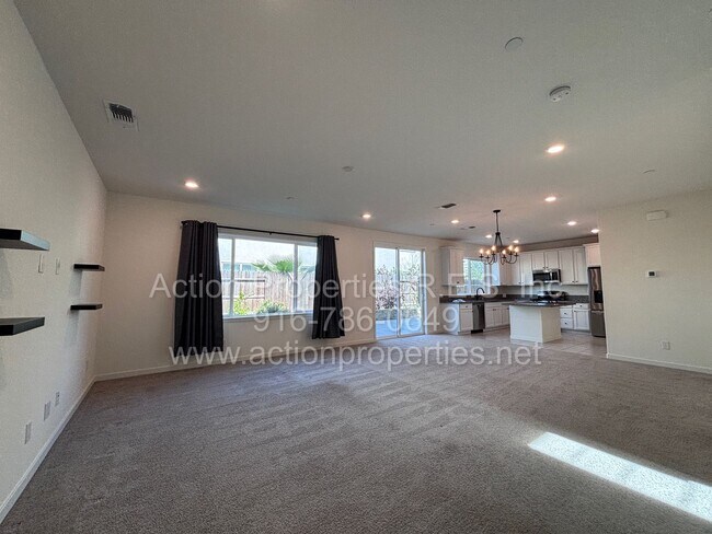 Building Photo - West Roseville - Gorgeous 3 Bed, 2.5 Bath Home - Close to Parks, Shopping, and Top Rated Schools!