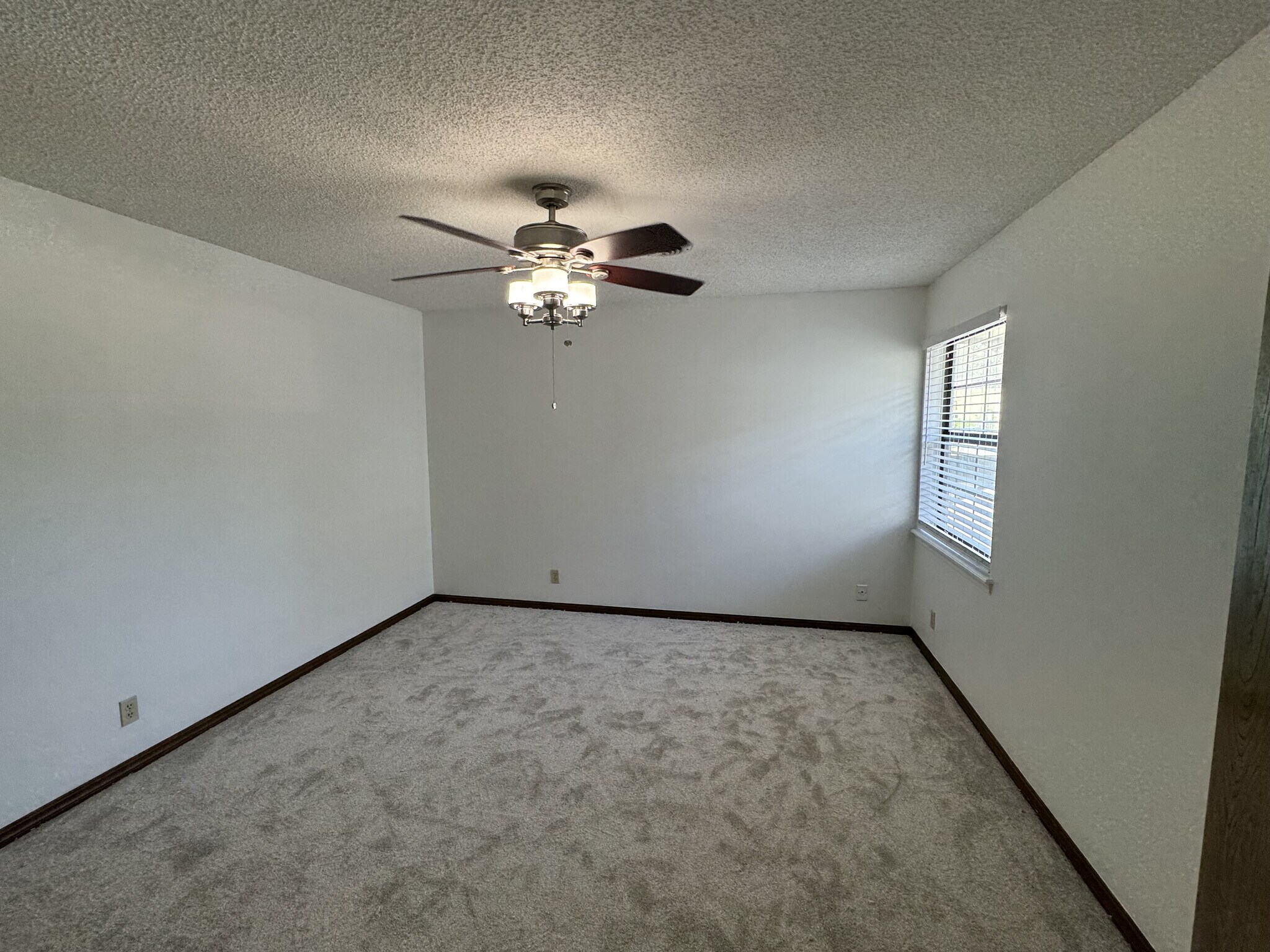 Building Photo - 7108 S Indianapolis Ave