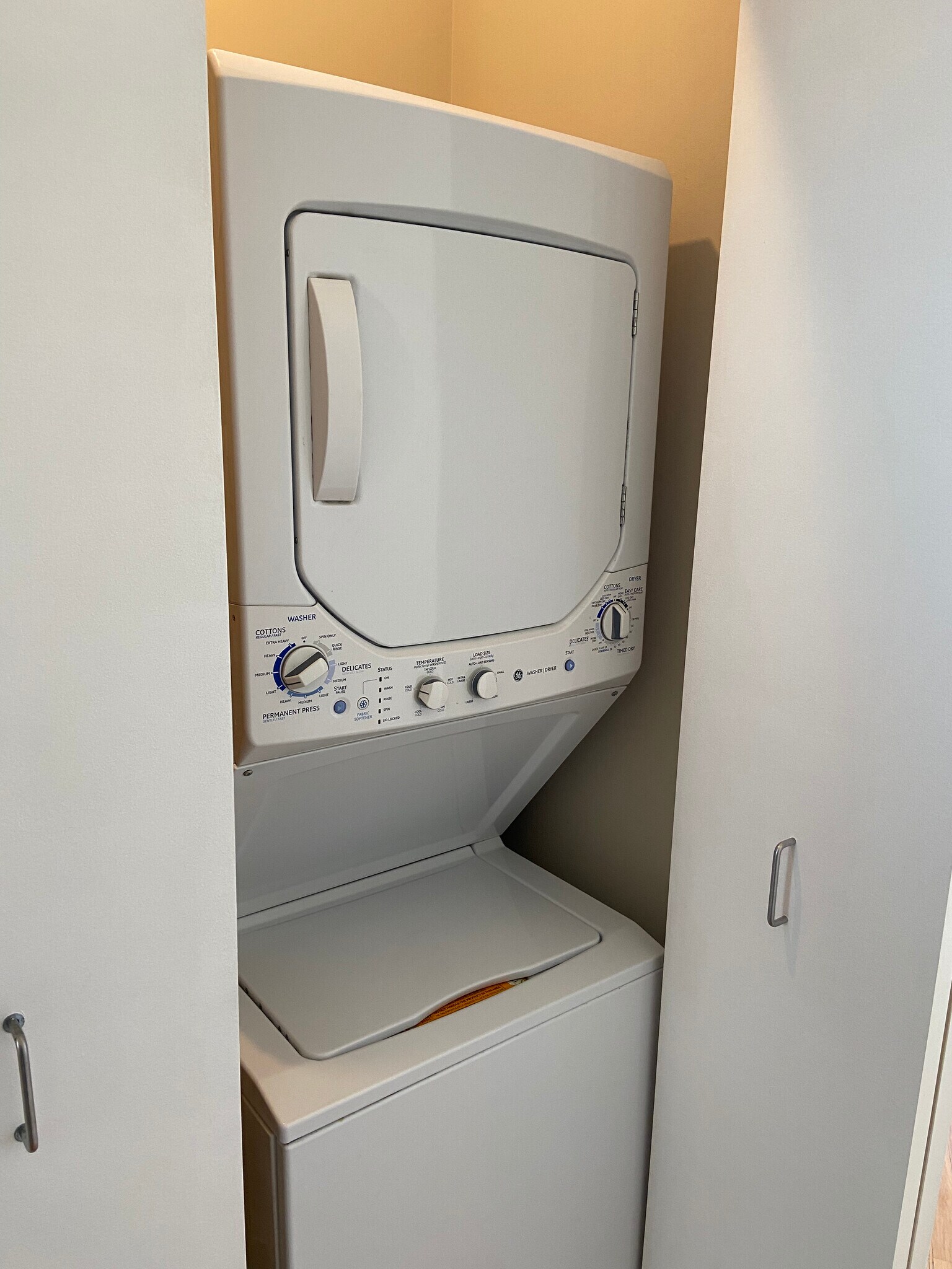 In unit washer/dryer - 1720 N Marshfield Ave