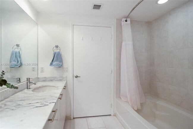 Building Photo - 951 Brickell Ave