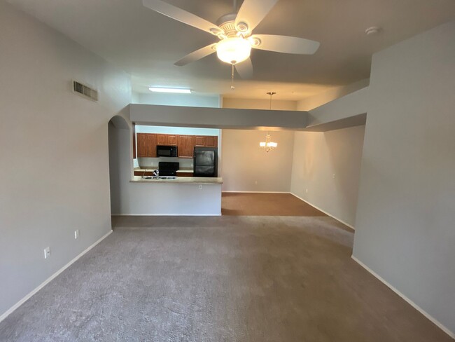 Building Photo - MOVE IN SPECIAL! Beautiful 2 Bedroom 2 Bat...