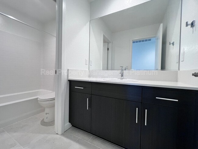 Building Photo - 2915 E Tierra Dr