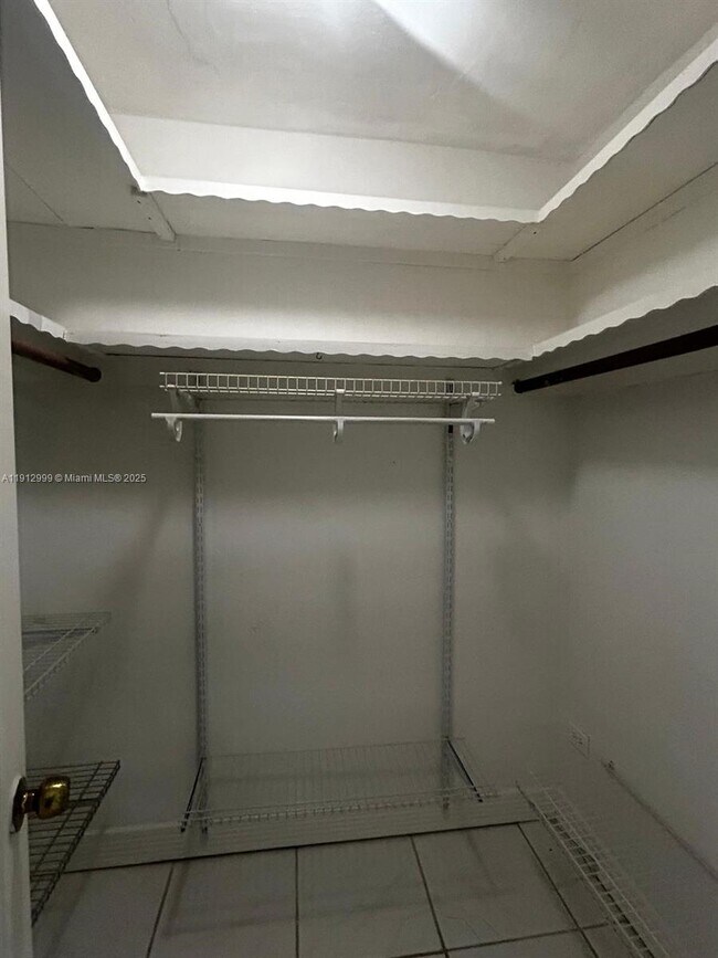 Building Photo - 1501 NE 191st St