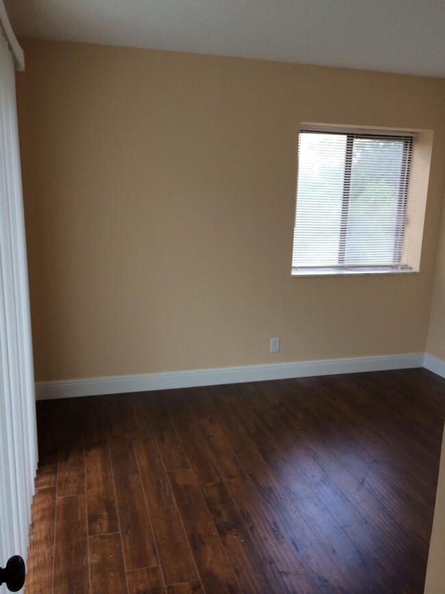 Building Photo - 2160 White Pine Cir