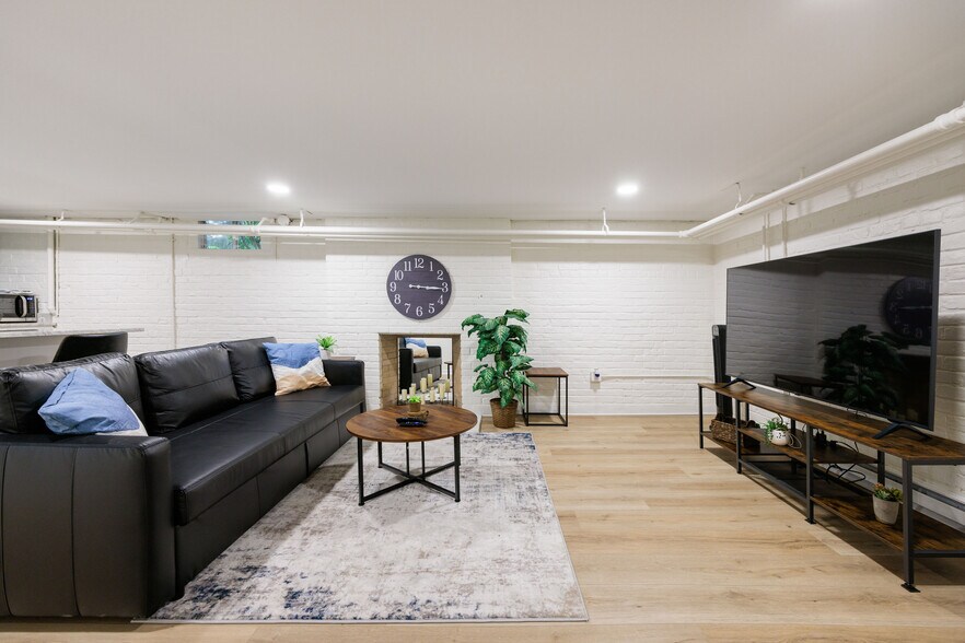 Primary Photo - 7218 Monument Ave