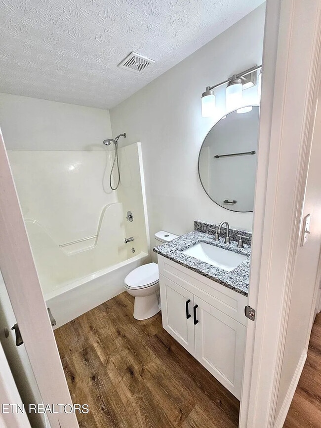 Building Photo - 801 Josepi Dr