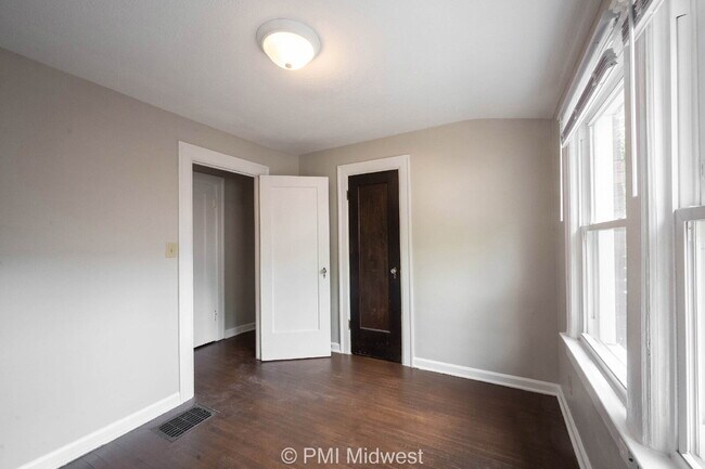 Building Photo - "Charming 3-Bedroom Retreat with Hardwood ...