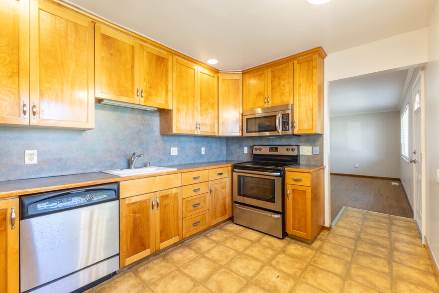 Building Photo - 6900 McQuillan Cir