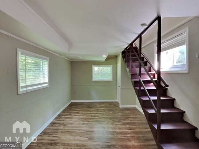 Building Photo - 502 Fairlane Cir NW