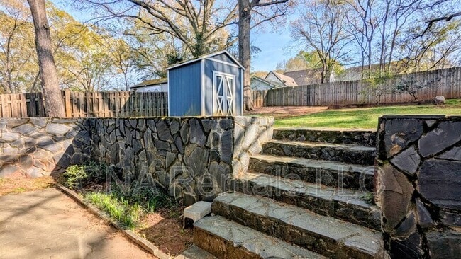 Building Photo - 1411 May Ave SE