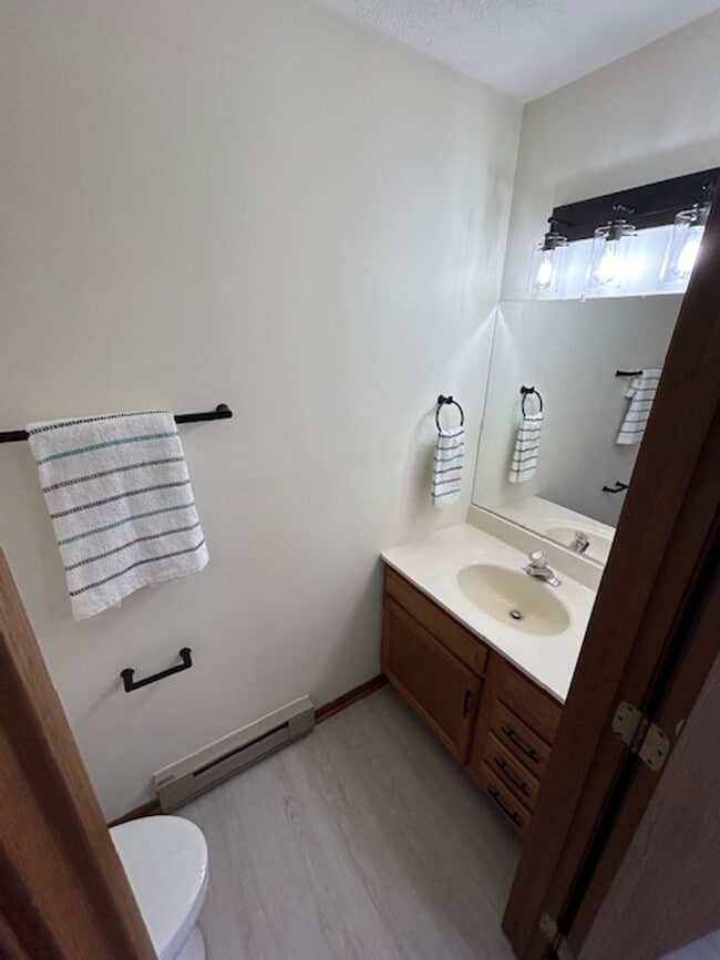 Building Photo - 2-Bedroom Townhome - Available Soon!