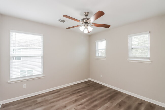 Building Photo - 6806 Oleander Grove Way