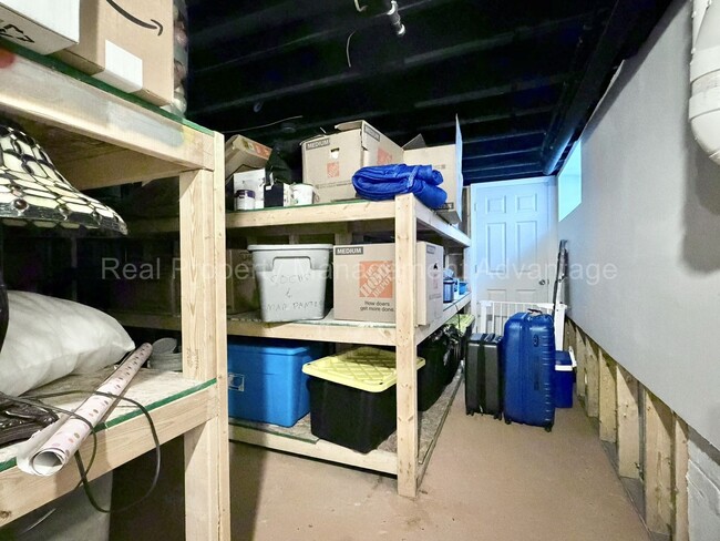 Building Photo - 3 Bed/2.5 Bath - Cape Cod Charm with Modern Comforts Throughout