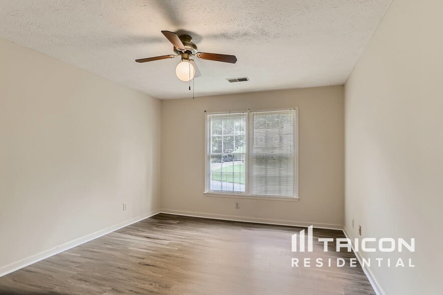 Building Photo - 1545 Glenfield Dr