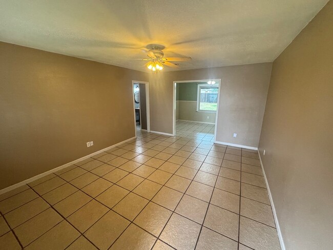 Building Photo - 4217 Redbud Ave