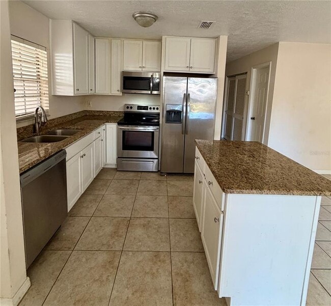 Building Photo - 5502 S Elkins Ave