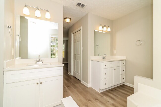 Building Photo - 1769 Bertram Ln SW