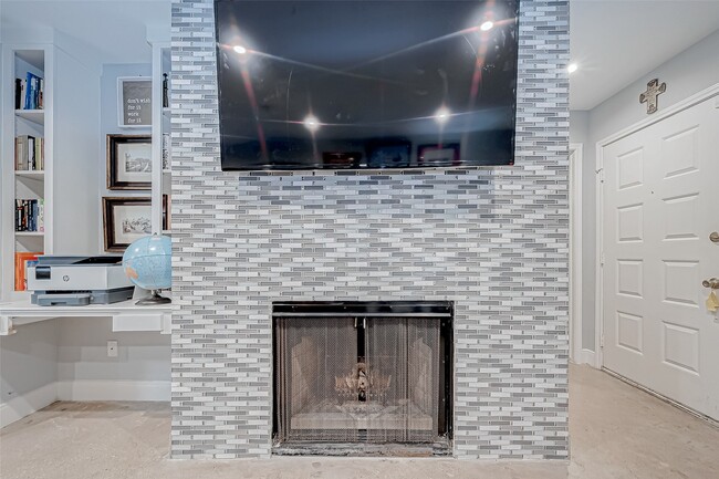 Building Photo - 1860 White Oak Dr