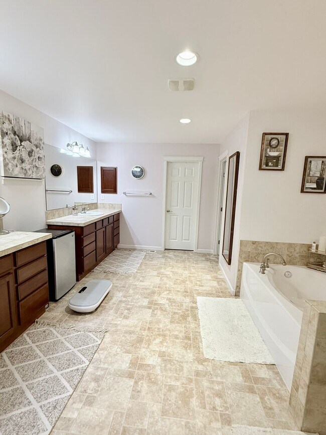 Building Photo - A stunning home in desirable Stendahl Ridge!