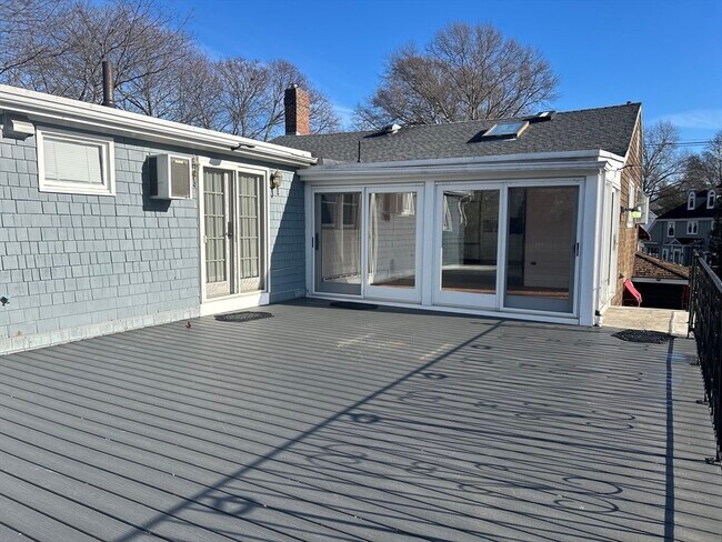 Building Photo - 990 Humphrey St