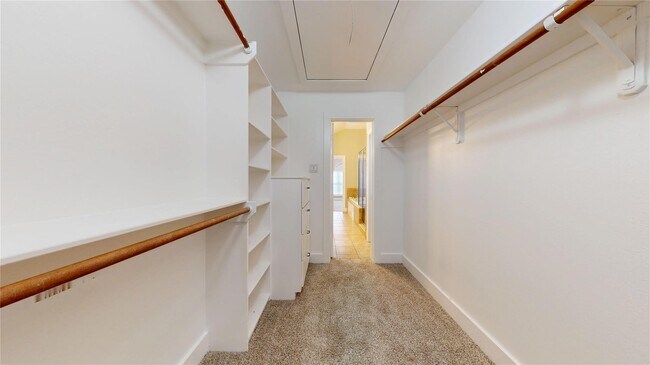 Building Photo - 8715 Meadowcroft Dr
