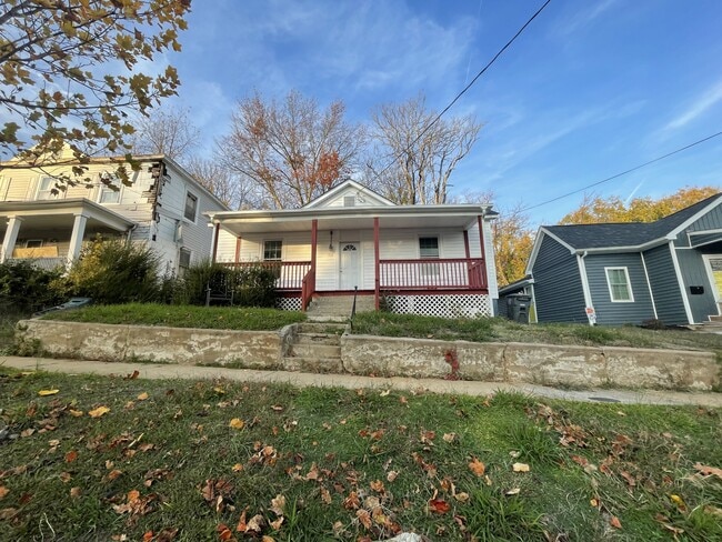 Primary Photo - 852 Brook St