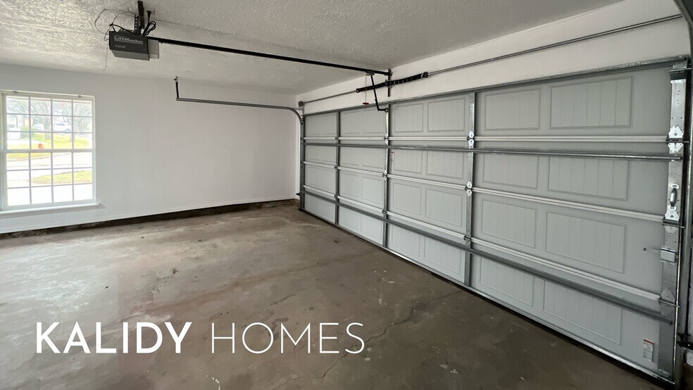 Building Photo - 12510 Maple Ridge Rd